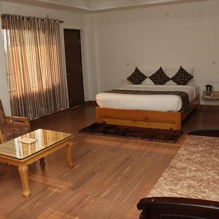 Aeradyo Inn Алмора Екстериор снимка