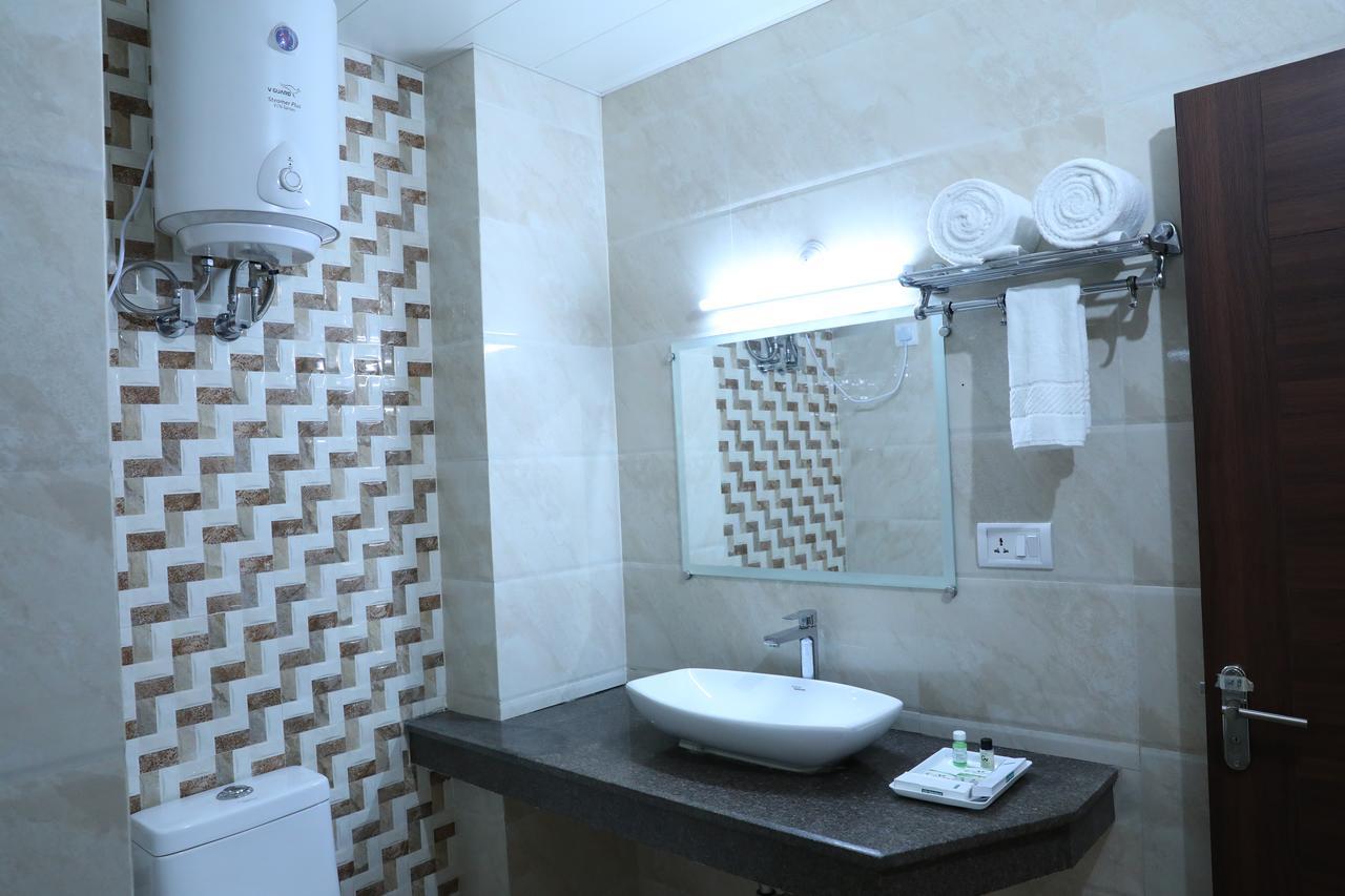 Aeradyo Inn Алмора Екстериор снимка