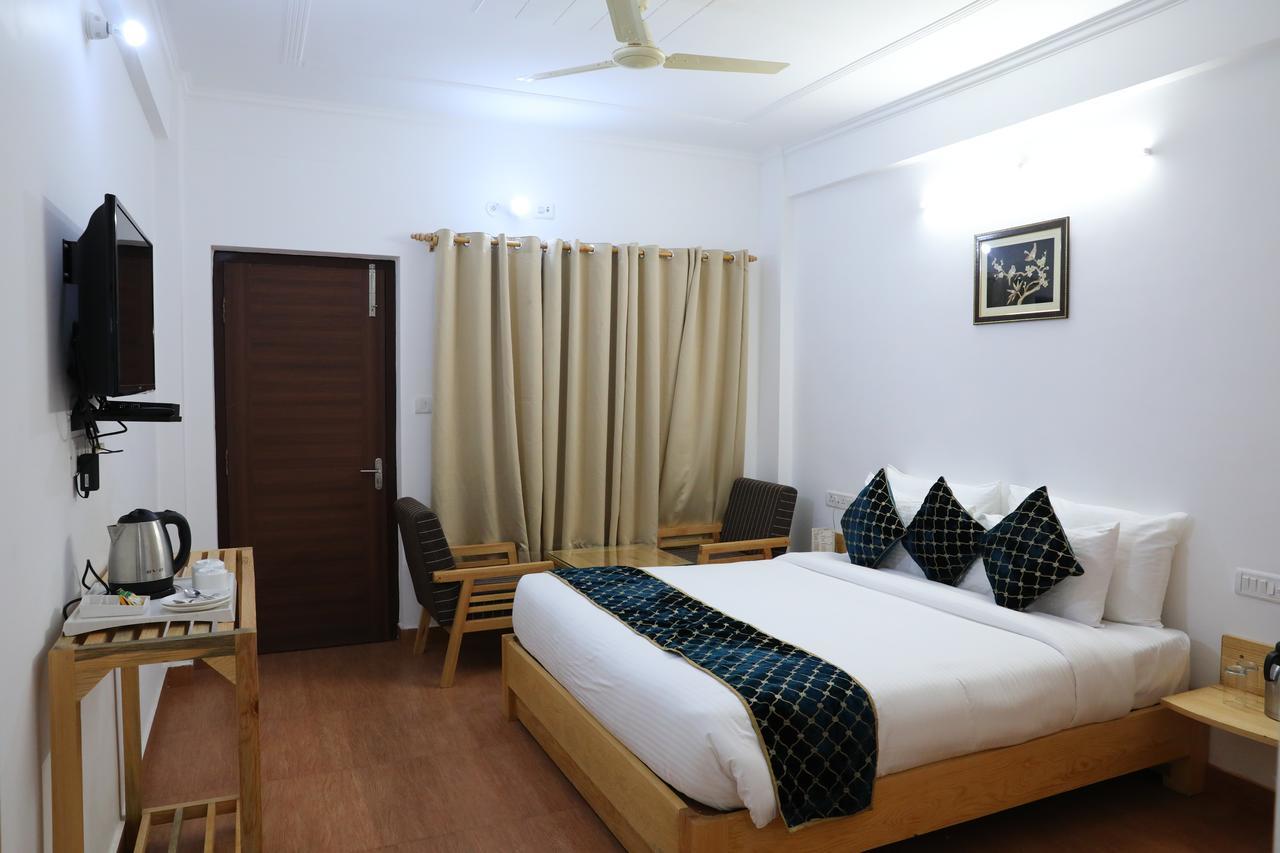 Aeradyo Inn Алмора Екстериор снимка